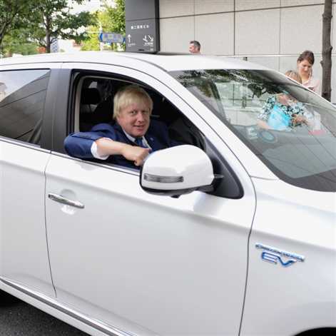 Burmistrz Londynu prezentuje nowe Mitsubishi Outlander PHEV